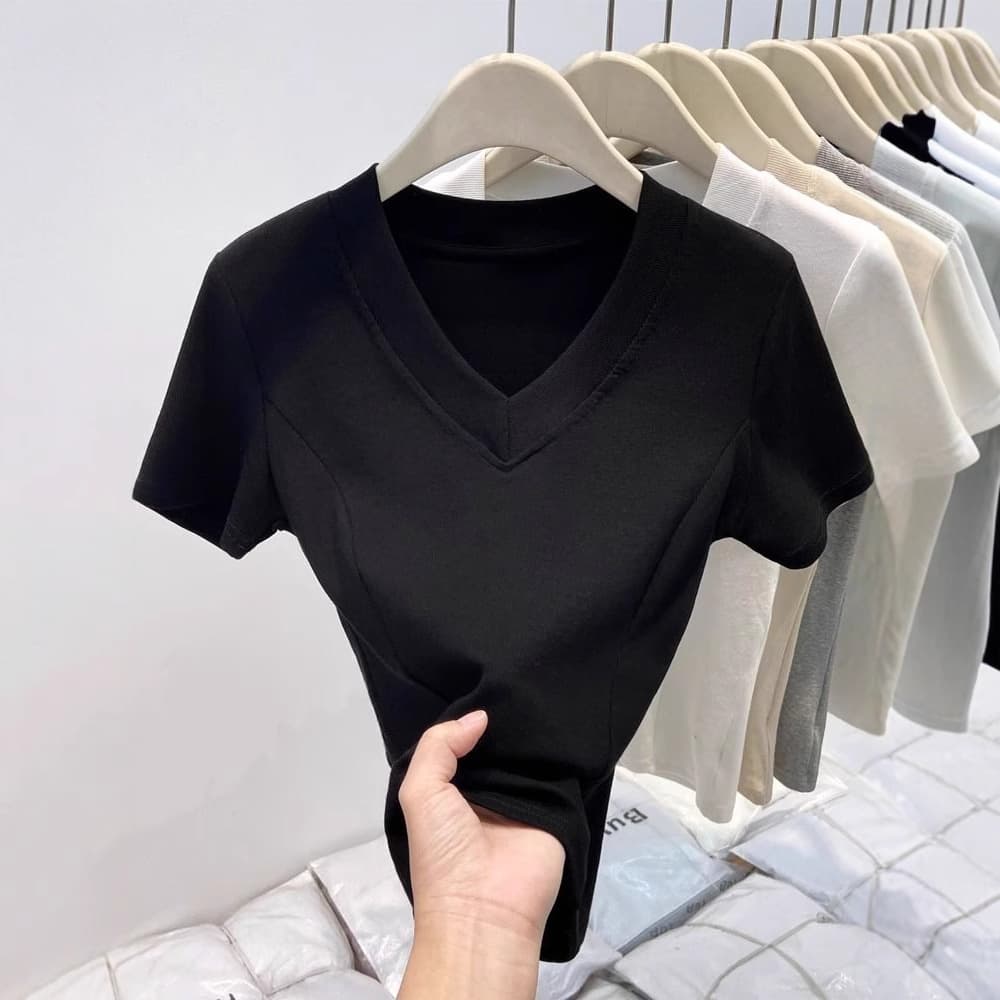 カットソー なめらか素材のシンプルVネックカットソー