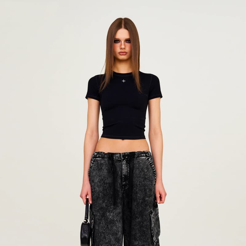 カットソー シンプル胸元マークショート丈カットソー