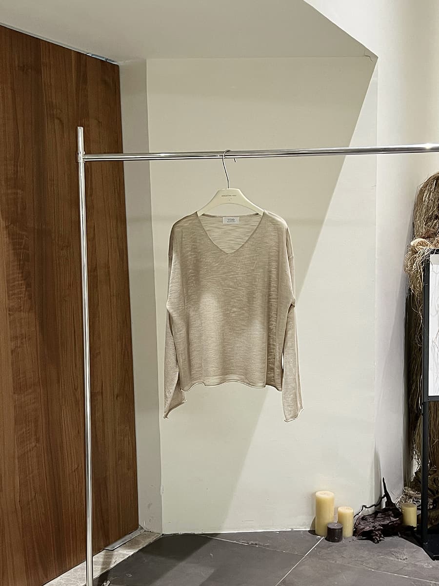 カットソー エアリー素材ゆったりVネックプルオーバー